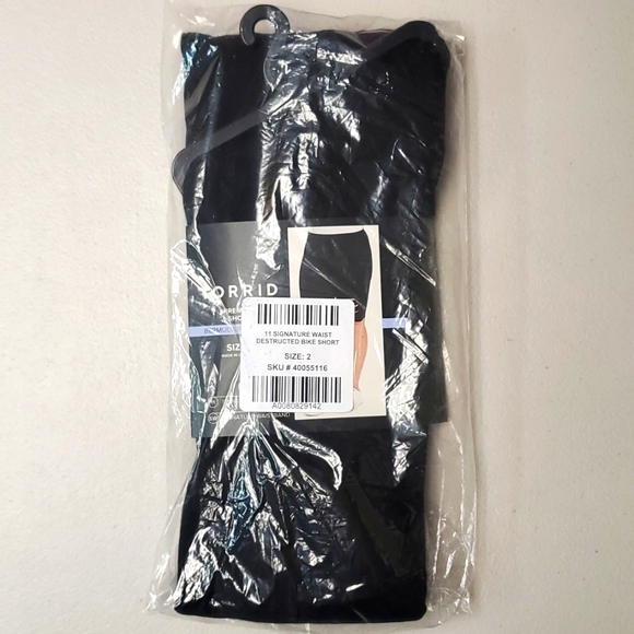 ❤️NWT VINTAGE TORRID BERMUDA BIKE SHORT - DESTRUCTED - 11" INSEAM - PLUS SIZE - Picture 3 of 8